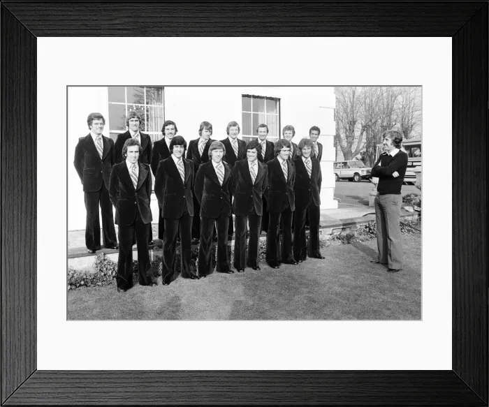 Framed Print : Norwich City FC in London for League Cup final against Aston Villa Framed Print : Norwich City FC in London for League Cup final against Aston Villa