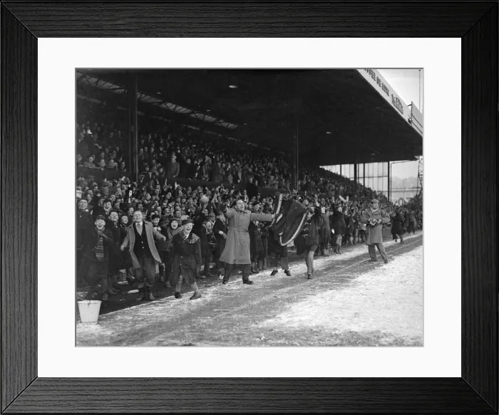 Framed Print : FA Cup. Norwich City v. Manchester United. 10th January 1959