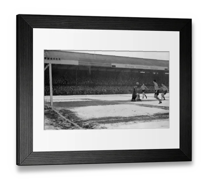Framed Print : FA Cup. Norwich City 3 V. Manchester United 0. 10th January 1959