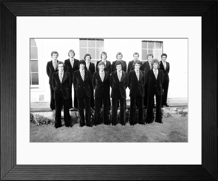 Framed Print : Norwich City FC in London for League Cup final against Aston Villa Framed Print : Norwich City FC in London for League Cup final against Aston Villa