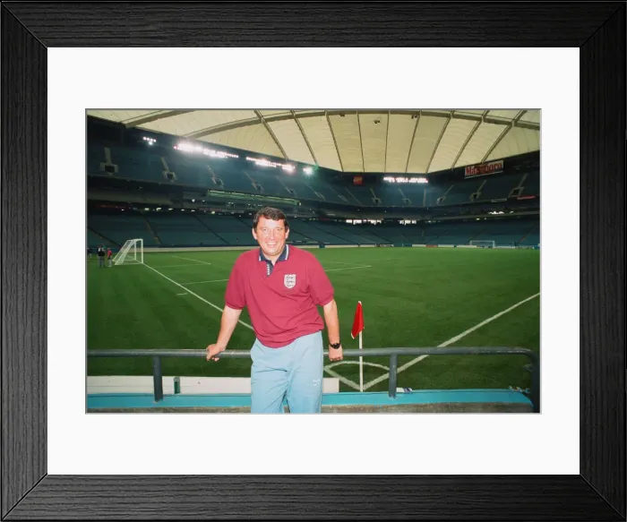 Framed Print : England manager Graham Taylor poses during Englands tour of the USA. June 1993 Framed Print : England manager Graham Taylor poses during Englands tour of the USA. June 1993