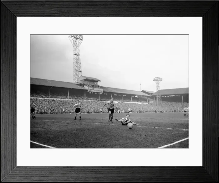 Framed Print : Sheffield United v. Norwich City, 28th February 1959 Framed Print : Sheffield United v. Norwich City, 28th February 1959