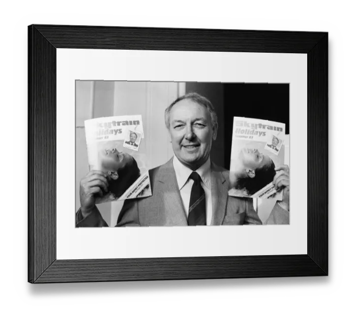 Framed Print : Freddie Laker announces his new business venture at the Savoy Hotel in London with new