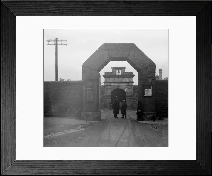 Framed Print : Main gate of Dartmoor Prison January 1932 Framed Print : Main gate of Dartmoor Prison January 1932