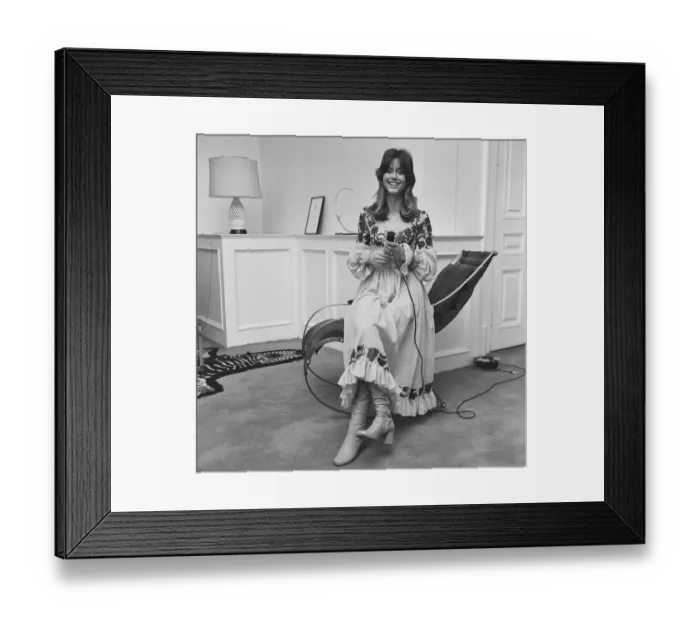 Framed Print : Olivia Newton John, pop singer aged 22, February 1971. Her single Framed Print : Olivia Newton John, pop singer aged 22, February 1971. Her single
