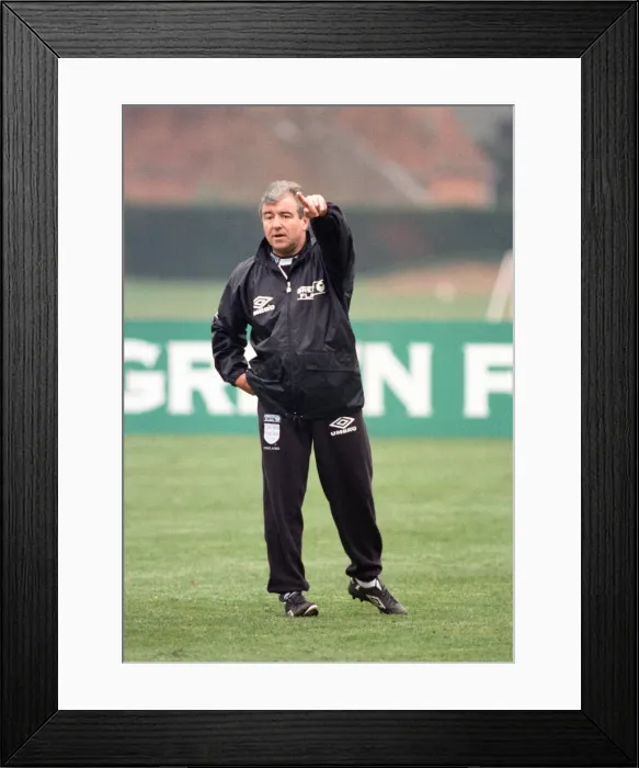 Framed Print : England manager Terry Venables taking charge of a training session. 19th April 1996 Framed Print : England manager Terry Venables taking charge of a training session. 19th April 1996