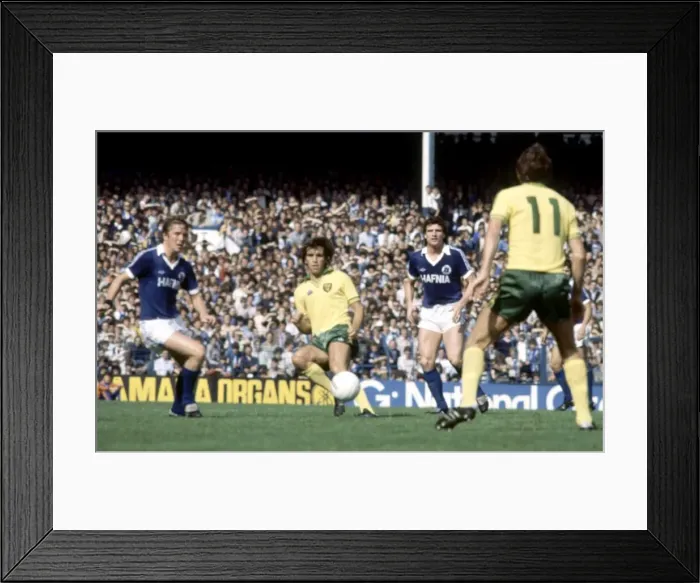 Framed Print : Norwich City Everton v. Norwich. Kevin Reeves. 18th August 1979 Framed Print : Norwich City Everton v. Norwich. Kevin Reeves. 18th August 1979