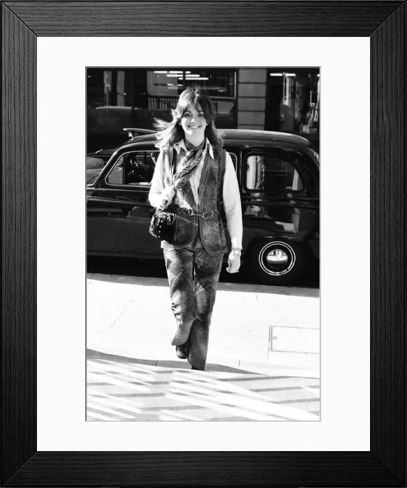 Framed Print : Olivia Newton John, pop singer aged 22, February 1971. Her single Framed Print : Olivia Newton John, pop singer aged 22, February 1971. Her single