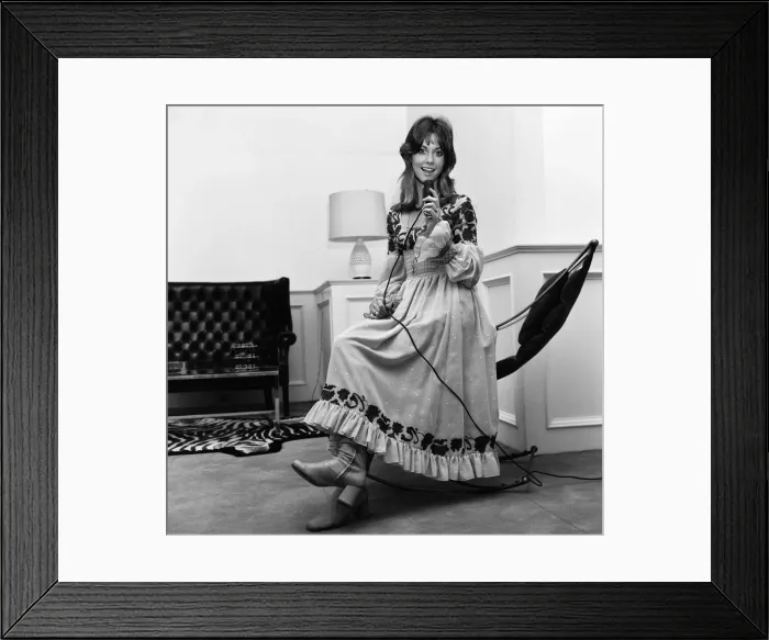 Framed Print : Olivia Newton John, pop singer aged 22, February 1971. Her single Framed Print : Olivia Newton John, pop singer aged 22, February 1971. Her single