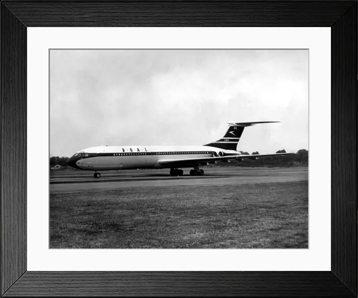 Framed Print : The Vickers VC10 making its first taxi test on the runway at the Vickers Airfield Framed Print : The Vickers VC10 making its first taxi test on the runway at the Vickers Airfield