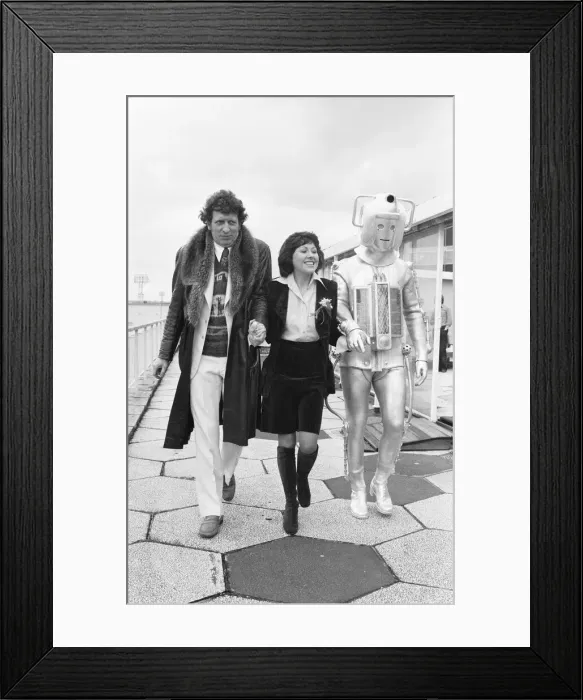 Framed Print : Photocall to introduce the new Doctor Who, actor Tom Baker - the 4th Doctor - pictured Framed Print : Photocall to introduce the new Doctor Who, actor Tom Baker - the 4th Doctor - pictured