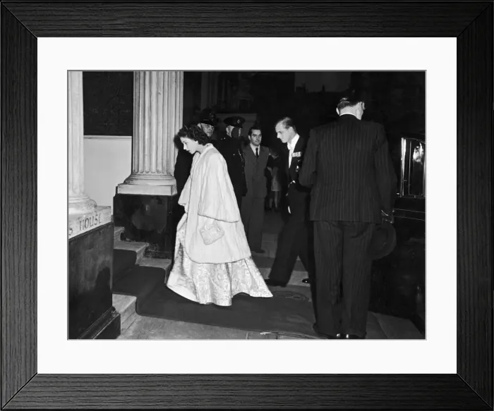 Framed Print : Princess Elizabeth and the Duke of Edinburgh arriving at the French Embassy Framed Print : Princess Elizabeth and the Duke of Edinburgh arriving at the French Embassy
