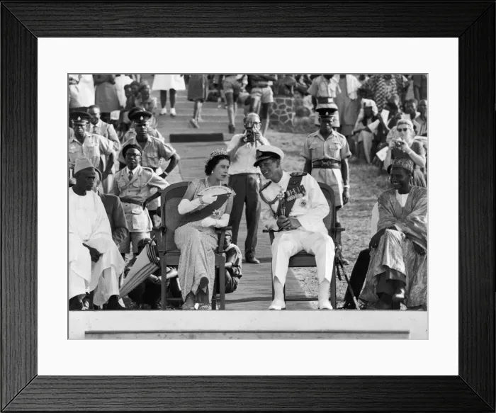 Framed Print : The Queen and The Duke of Edinburgh share an informal moment at an open-air dancing Framed Print : The Queen and The Duke of Edinburgh share an informal moment at an open-air dancing