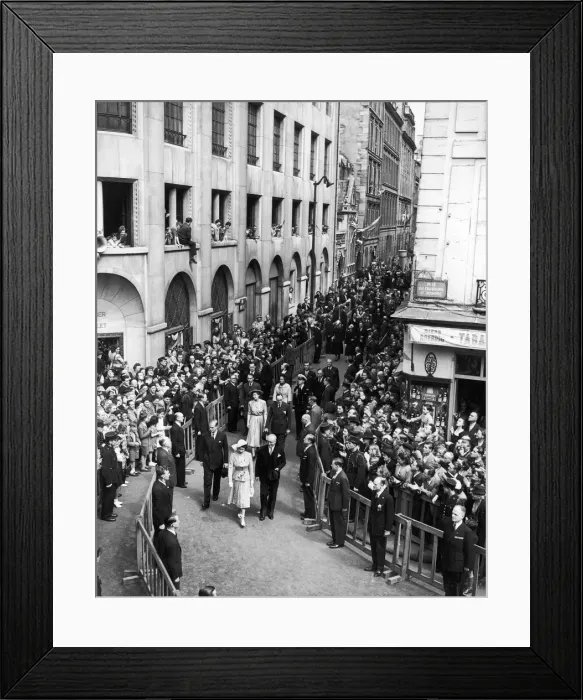 Framed Print : Princess Elizabeth and the Duke of Edinburgh on The rue du Faubourg Saint-HonorAoe, Paris Framed Print : Princess Elizabeth and the Duke of Edinburgh on The rue du Faubourg Saint-HonorAoe, Paris