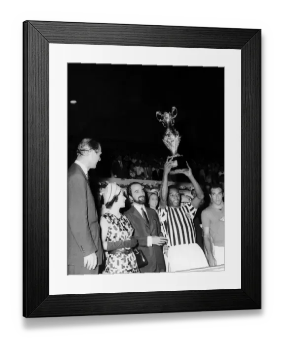 Framed Print : The Queen and The Duke of Edinburgh with football legend Pele at The Maracana Stadium in Framed Print : The Queen and The Duke of Edinburgh with football legend Pele at The Maracana Stadium in