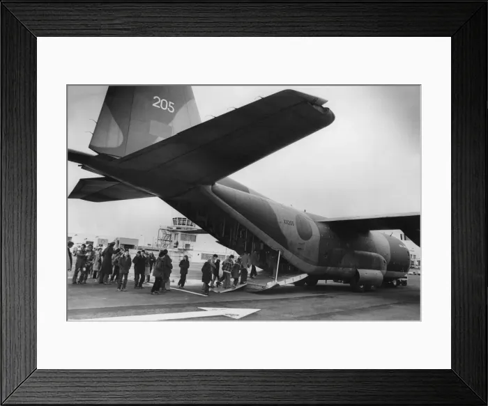 Framed Print : A crew from RAF Lyneham in Wiltshire, heard of the interest in them from St Aiden