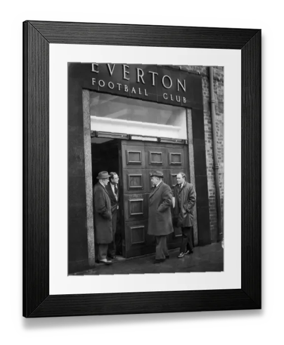 Framed Print : Syd Reaks, the Liverpool chairman (second right) followed by secretary of the club Peter
