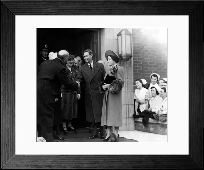 Framed Print : Queen Elizabeth the Queen mother North East Visits King George VI Framed Print : Queen Elizabeth the Queen mother North East Visits King George VI