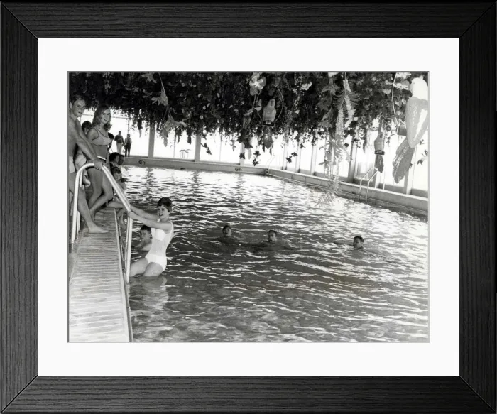 Framed Print : Barry Island Butlins Holiday Camp - One of the largest heated indoor swimming pools in