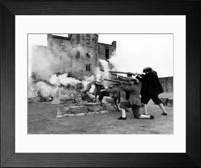 Framed Print : Battle re-enactments - Soldiers armed with muskets and pikes as The Roundheads Framed Print : Battle re-enactments - Soldiers armed with muskets and pikes as The Roundheads