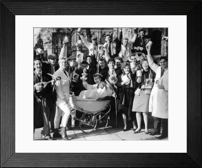Framed Print : The collectors for student Rag Week started today on 18th October 1961 on their thour of
