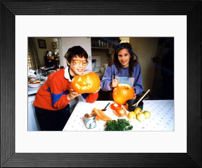 Framed Print : Halloween - Children prepare their pumpkin for Halloween - 27th October1992 Framed Print : Halloween - Children prepare their pumpkin for Halloween - 27th October1992