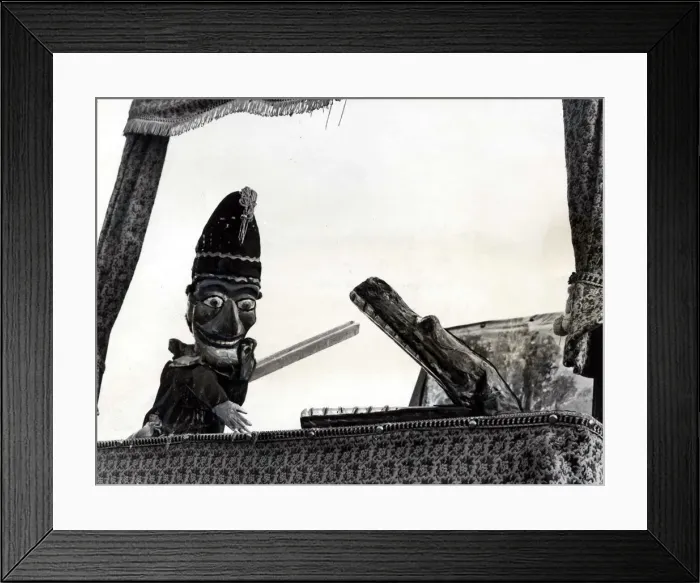 Framed Print : Punch and Judy - Mr Punch wins the battle again against the crocodile at a party given by Framed Print : Punch and Judy - Mr Punch wins the battle again against the crocodile at a party given by