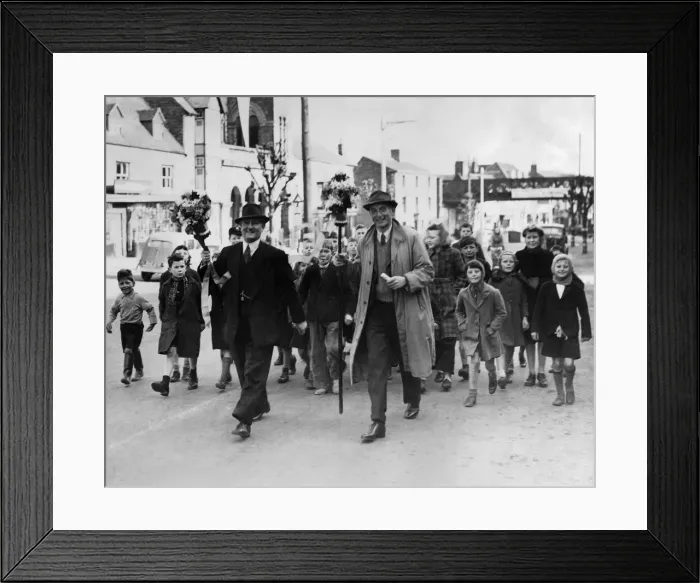 Framed Print : The Tutti Men of Hungerford: Arrived with a floral wand of offer