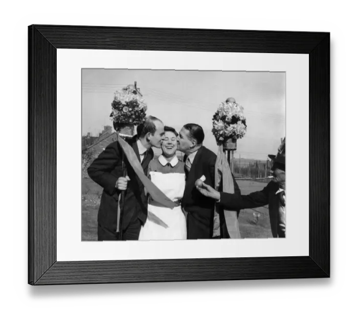 Framed Print : A Coin or a kiss for the Tutti-Men: The Hungerford Tutti-men exercised their traditional