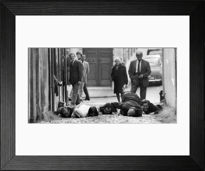 Framed Print : Mr. Brian Jewell, is trying to revive an old custom in Tunbridge Wells the ancient art of Framed Print : Mr. Brian Jewell, is trying to revive an old custom in Tunbridge Wells the ancient art of