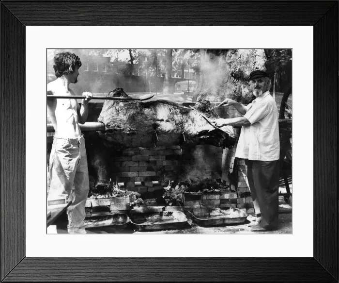 Framed Print : Joe Barran and his team of ox roasters have the hottest job in London as they roasted ten Framed Print : Joe Barran and his team of ox roasters have the hottest job in London as they roasted ten