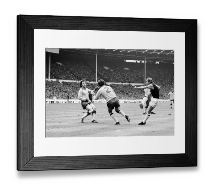 Framed Print : 1  /  3  /  1975 01  /  3  /  1975 Aston Villa 1-0 Norwich City 1975 League Cup Final