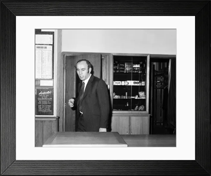 Framed Print : Norwich City FC manager Ron Saunders. 5th March 1973 Framed Print : Norwich City FC manager Ron Saunders. 5th March 1973