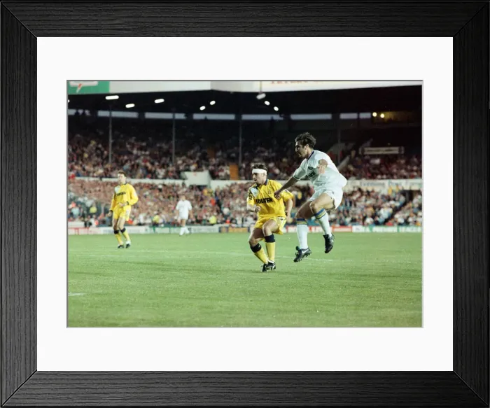 Framed Print : Leeds United v Tottenham Hotspur, league match at Elland Road, Tuesday 25th August 1992 Framed Print : Leeds United v Tottenham Hotspur, league match at Elland Road, Tuesday 25th August 1992