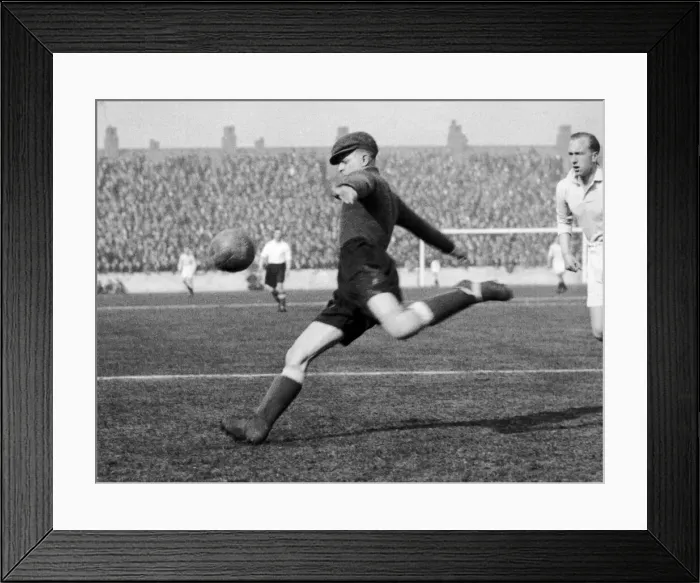 Framed Print : Everton goalkeeper Ted Sagar kicks the ball out during a league match against Manchester Framed Print : Everton goalkeeper Ted Sagar kicks the ball out during a league match against Manchester