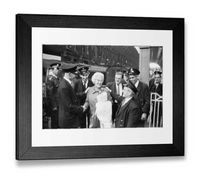 Framed Print : Robert and Cissie Charlton, parents of England football brothers Bobby