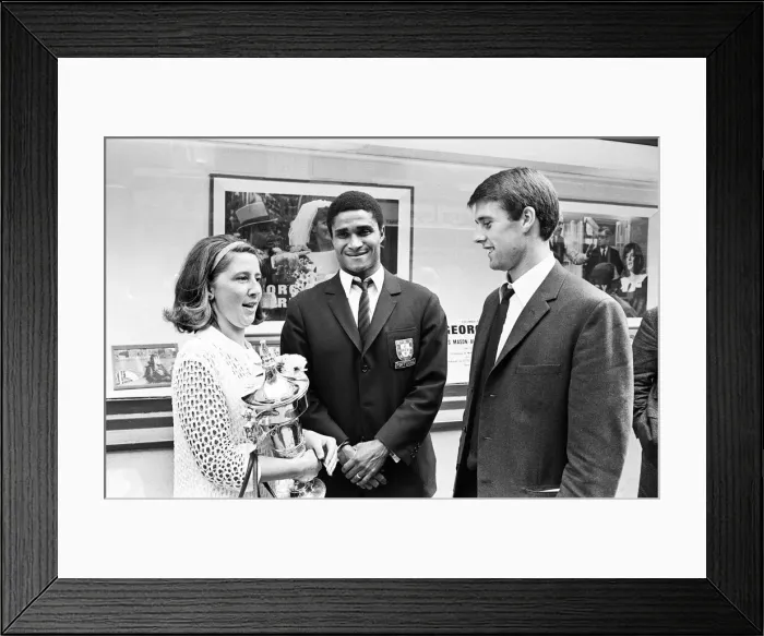 Framed Print : Scenes at the Royal Garden Hotel in Kensington, London, the morning after the World Cup Framed Print : Scenes at the Royal Garden Hotel in Kensington, London, the morning after the World Cup