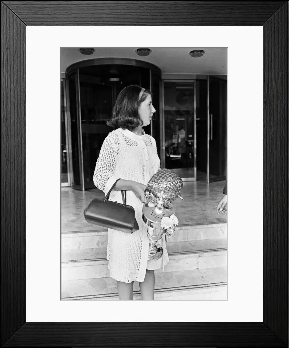 Framed Print : Scenes at the Royal Garden Hotel in Kensington, London, the morning after the World Cup Framed Print : Scenes at the Royal Garden Hotel in Kensington, London, the morning after the World Cup