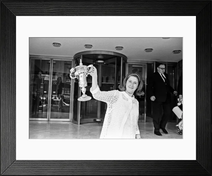 Framed Print : Scenes at the Royal Garden Hotel in Kensington, London, the morning after the World Cup Framed Print : Scenes at the Royal Garden Hotel in Kensington, London, the morning after the World Cup