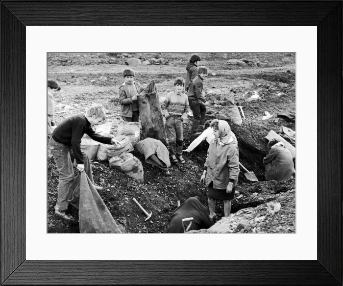 Framed Print : A woman and children join in the coal dig at the new Kilmarnoch site, May 1971 Framed Print : A woman and children join in the coal dig at the new Kilmarnoch site, May 1971