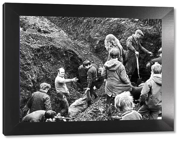 Villagers at Lochgelly, hard at work digging for top quality coal from an old seam
