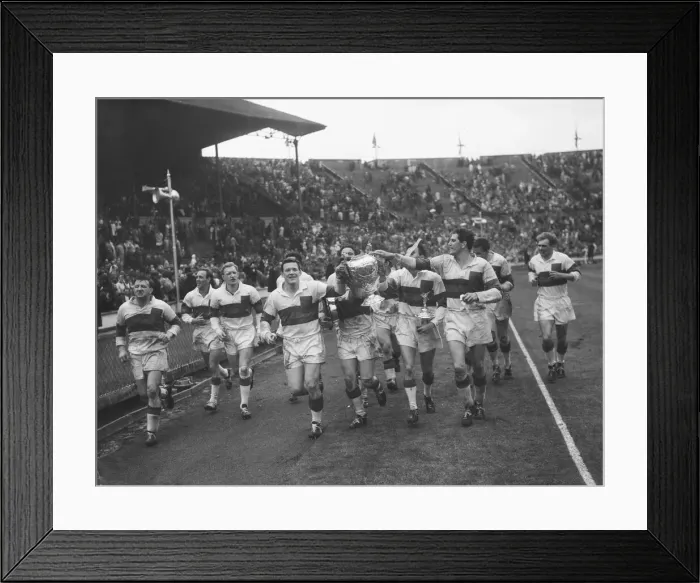 Framed Print : Wakefield Trinity do a lap of honour during the Rugby League Cup Final after beating Framed Print : Wakefield Trinity do a lap of honour during the Rugby League Cup Final after beating