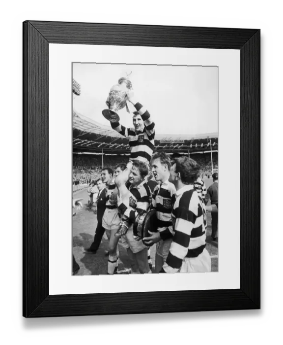 Framed Print : Widnes v Hull Kingston Rovers Rugby League Cup Final. Vince Karalius Widnes captain is