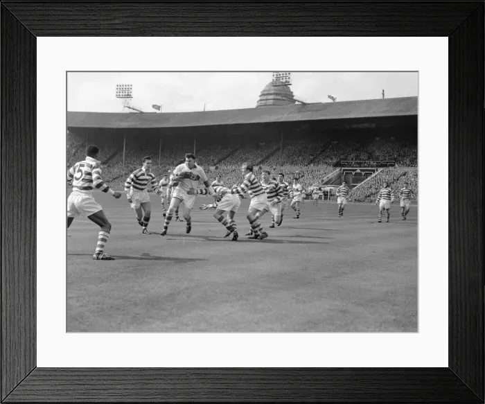Framed Print : Halifax try to stem a St Helens attack during the Rugby League Cup Final at Wembley Framed Print : Halifax try to stem a St Helens attack during the Rugby League Cup Final at Wembley