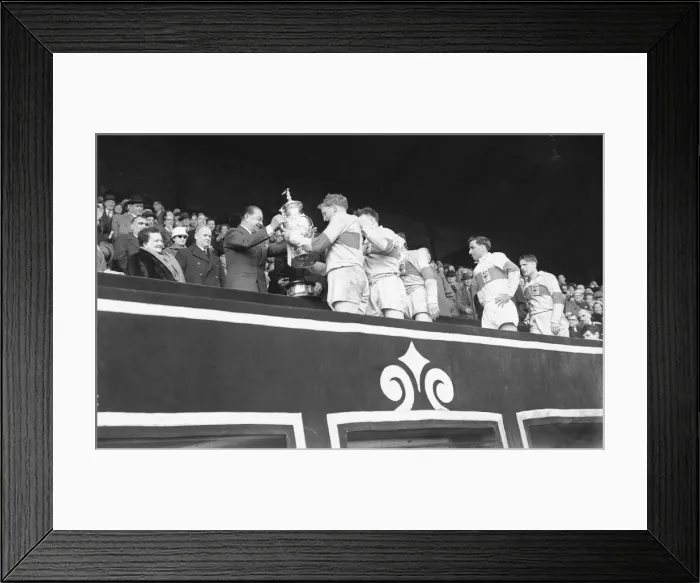 Framed Print : St Helens are presented with the trophy after their 13 - 2 victory over Halifax in Framed Print : St Helens are presented with the trophy after their 13 - 2 victory over Halifax in
