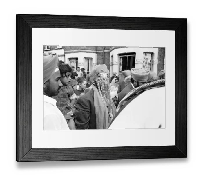 Framed Print : Sikh groom makes traditional departure, on a horse, for his wedding Framed Print : Sikh groom makes traditional departure, on a horse, for his wedding