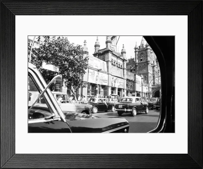 Framed Print : Screet scenes, Bombay, India, May 1973 Framed Print : Screet scenes, Bombay, India, May 1973
