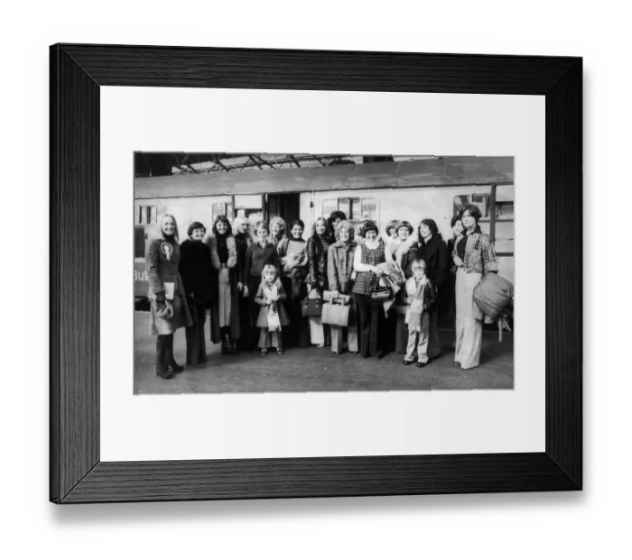Framed Print : Everton footballers wives, girlfriends and children on the platform at Lime Street Staion