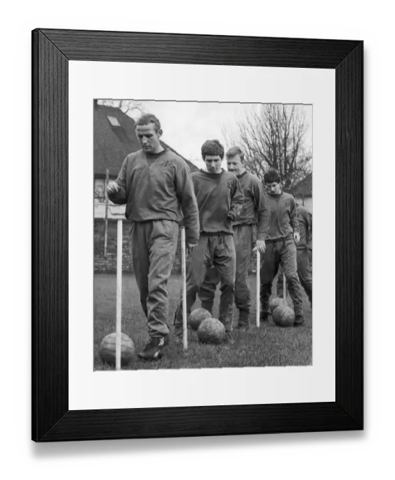 Framed Print : Everton footballers in dribbling practice at Bellefield ahead of their FA Cup fourth Framed Print : Everton footballers in dribbling practice at Bellefield ahead of their FA Cup fourth
