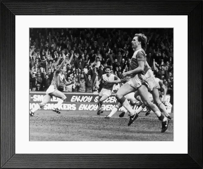 Framed Print : FAa Cup Semi Fiinal at Villa Park. Everton 2 v Sheffield Wednesday 1 after extra